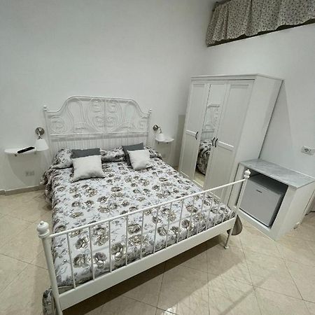 B&B Nonna Concettina เนเปิลส์ ภายนอก รูปภาพ