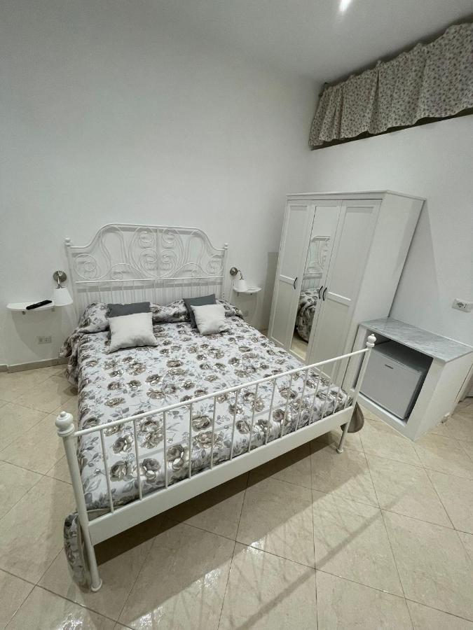 B&B Nonna Concettina เนเปิลส์ ภายนอก รูปภาพ